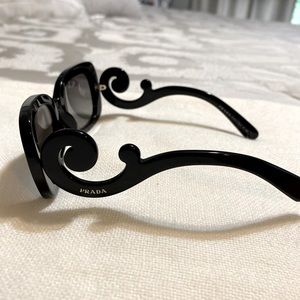 Authentic Classic Prada Women sunglasses 🕶